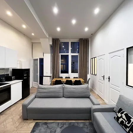Apartment Urban Flat 66 - Pretty 3 Bedroom In *